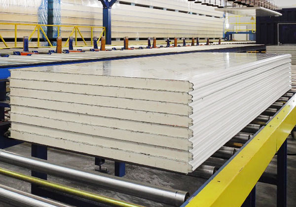 polyisocyanurate sandwich panels