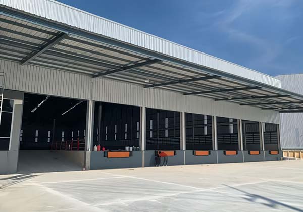 prefabricated metal warehouse