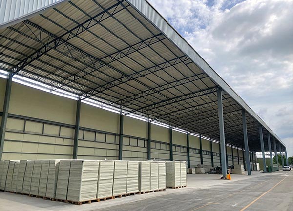 composite panel and steel frame warehouse