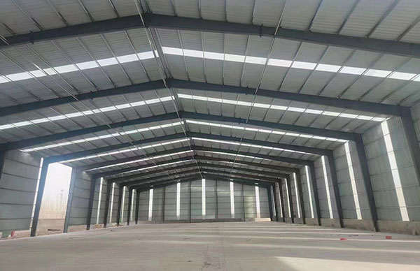 Large-Span Column-Free Warehouse